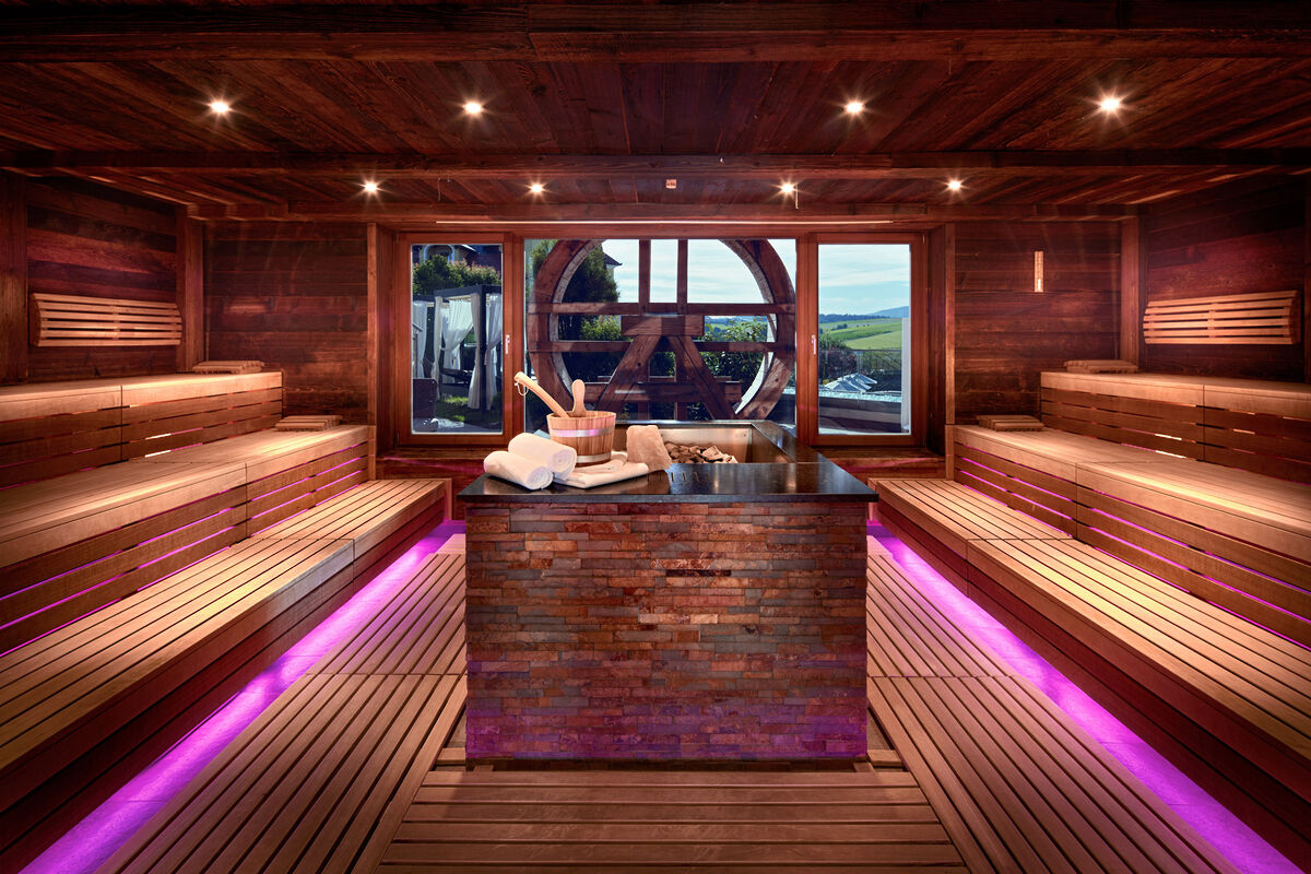 Die Panorama-Event-Sauna mit täglich wechselnden Themen-Aufgüssen